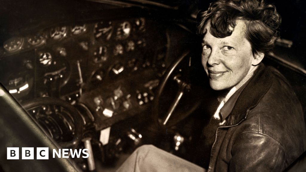 Crew searching for Amelia Earhart arrives at crab-infested island